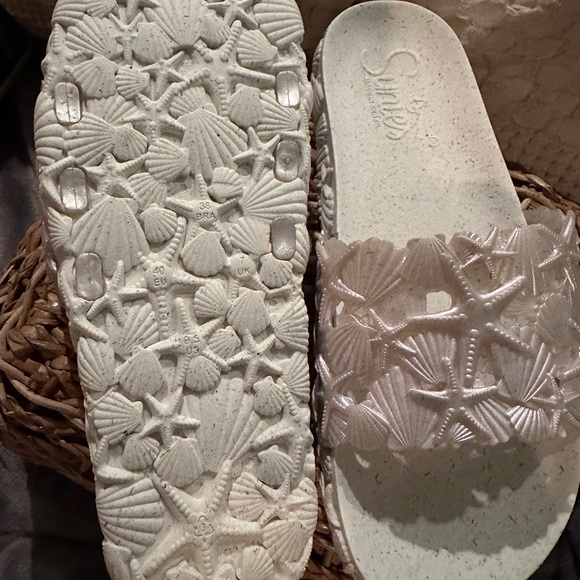 White size 38 Sunnies - Picture 5 of 5